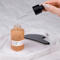 UpCircle Peptide Serum with upcycled Custard Apple + Blood Orange 30 ml